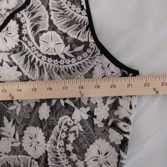 14 Peter Nygard Lace Overlay Dress Black White Tank V neck Floral Plus - Picture 6 of 9